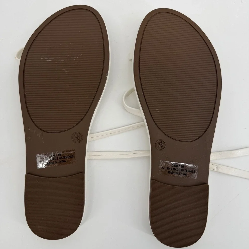Cushionaire Chai Sandals Women 7.5 Off White Strappy Toe Loop Flat Minimalist